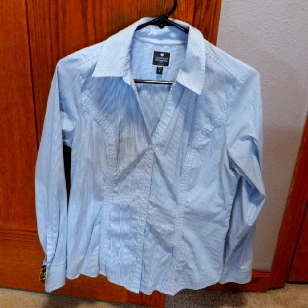 Women  button  down top
